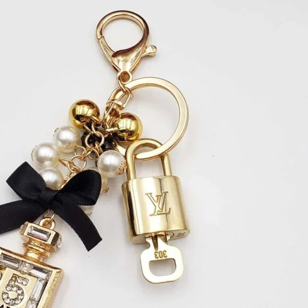LV Authentic Gold Padlock 🔒 Key Set w/ Unbranded N5 Bottle Keychain Charm - Picture 2 of 10